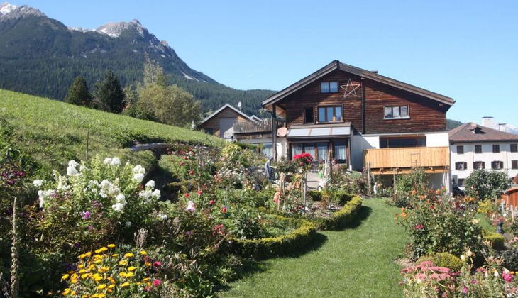Bauernhaus mit Stall und Garten in Feldis