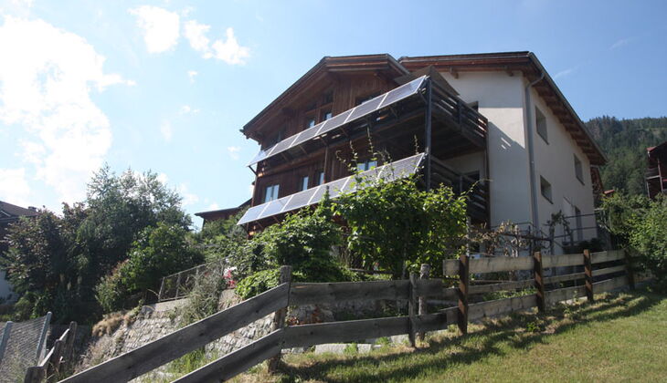 Bauernhaus mit Stall und Garten in Feldis